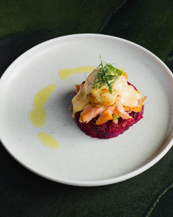 Ebb-דנידין מראה חיצוני תמונה Salmon and beetroot