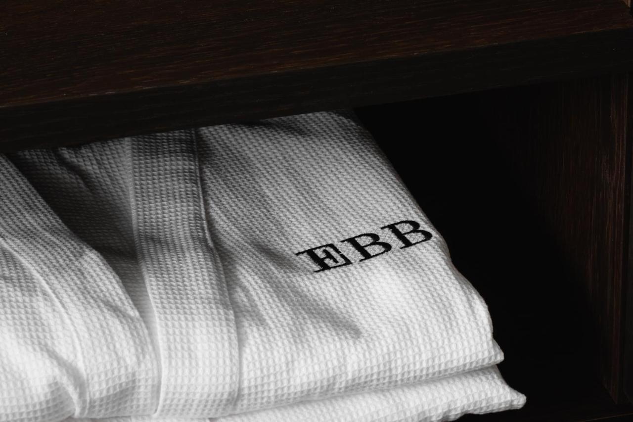 Ebb-דנידין מראה חיצוני תמונה A bathrobe