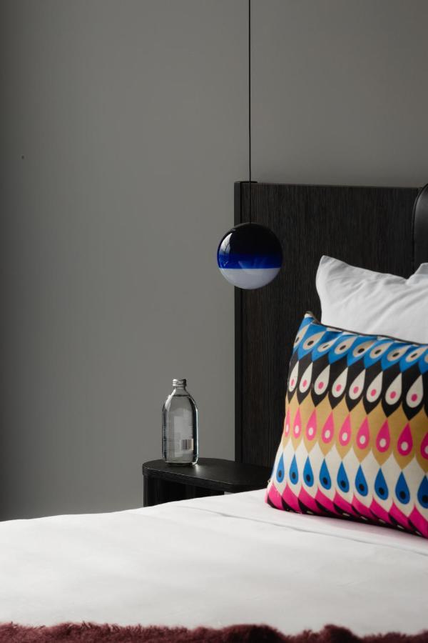 Ebb-דנידין מראה חיצוני תמונה The lampshade of the pendant lamp "Globe"
